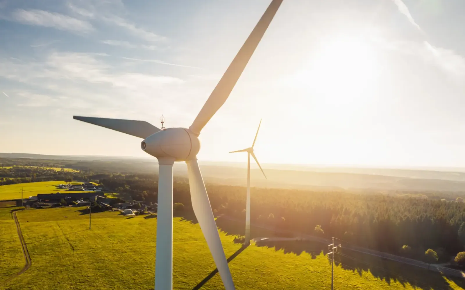 Mit einer Lastbank prüfen Fachleute Generatoren von Windkraftanlagen bei Inbetriebnahme und Wartung